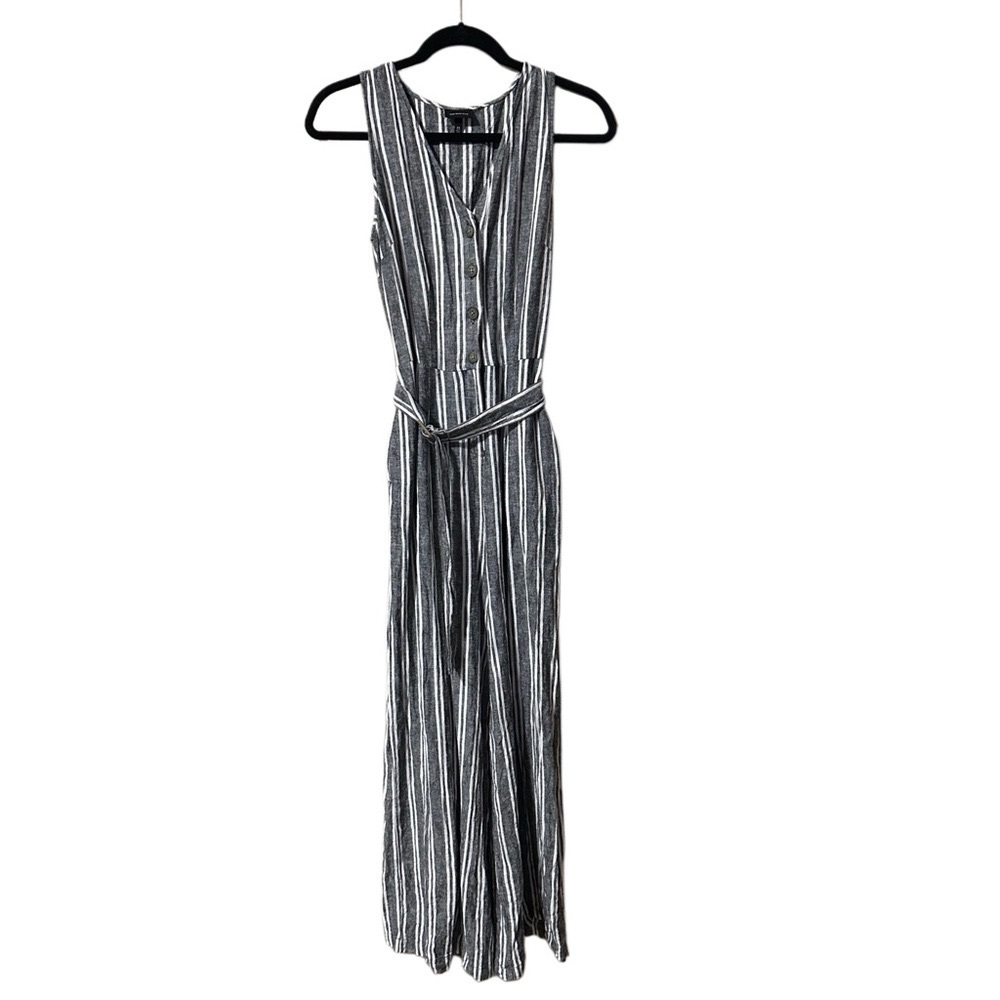 Who What Wear Gray and White Striped Pleated Jumpsuit with Belt